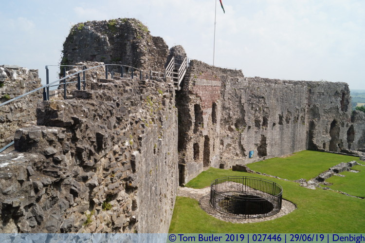 Photo ID: 027446, Curtain wall and ramparts, Denbigh, Wales
