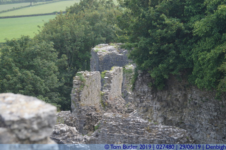 Photo ID: 027480, Walls continue down the hill, Denbigh, Wales