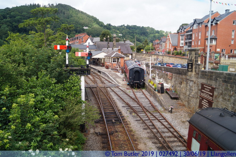 Photo ID: 027492, Crossing the tracks, Llangollen, Wales