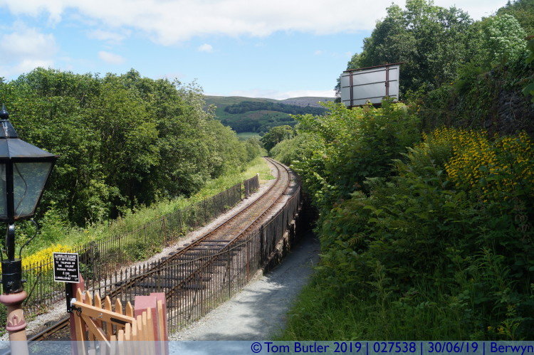Photo ID: 027538, End of the platform, Berwyn, Wales
