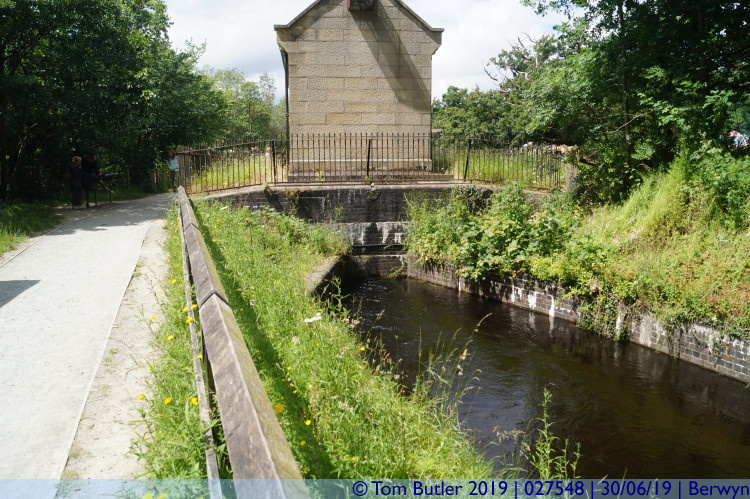 Photo ID: 027548, Start of the canal, Berwyn, Wales