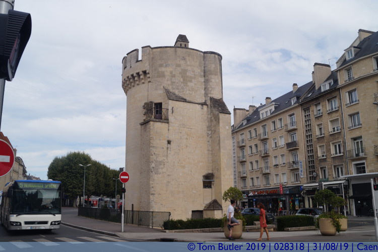 Photo ID: 028318, Tour Guillaume Le Roy, Caen, France