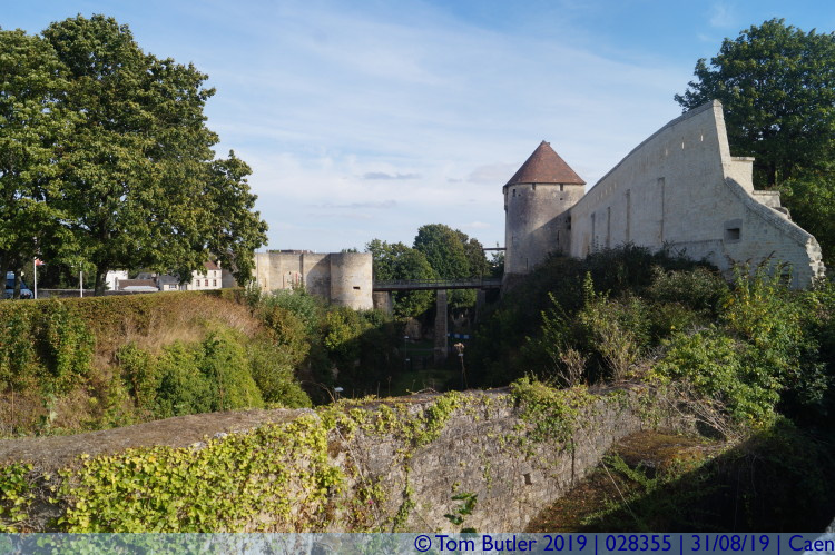 Photo ID: 028355, Outer moat, Caen, France