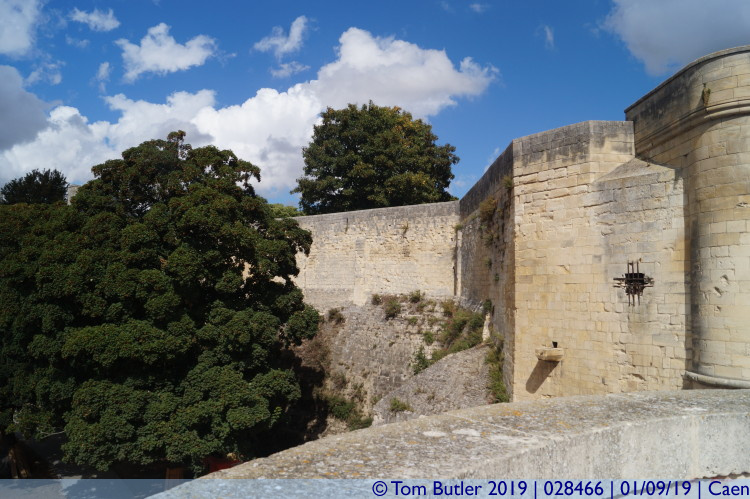 Photo ID: 028466, Outer walls, Caen, France