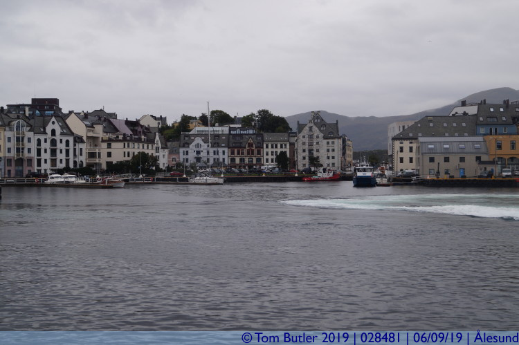 Photo ID: 028481, In the harbour, lesund, Norway