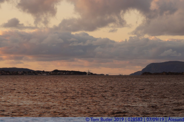 Photo ID: 028582, Lofoten in the distance, lesund, Norway