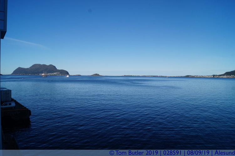 Photo ID: 028591, Calm fjord, lesund, Norway