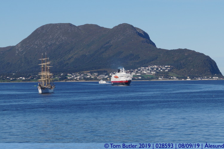 Photo ID: 028593, Sail or engine, lesund, Norway