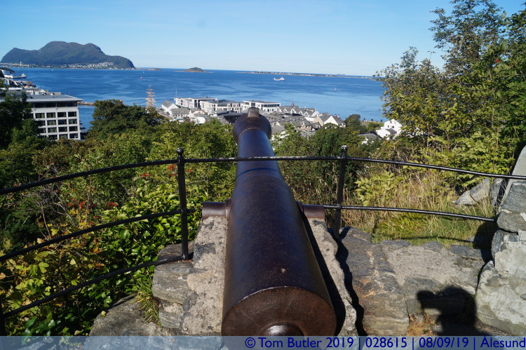 Photo ID: 028615, Cannon, lesund, Norway