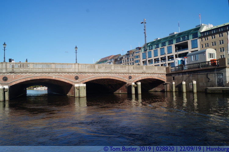 Photo ID: 028820, Jungfernstieg bridge, Hamburg, Germany
