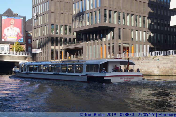Photo ID: 028830, Passing another boat, Hamburg, Germany