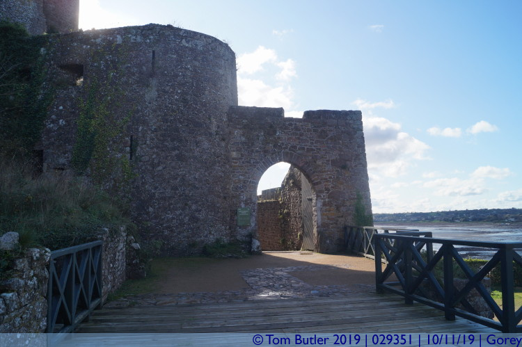 Photo ID: 029351, Entrance to the castle, Gorey, Jersey