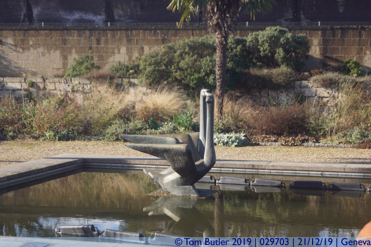 Photo ID: 029703, Angular swans, Geneva, Switzerland