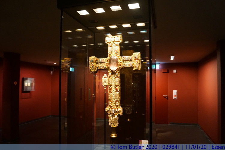 Photo ID: 029841, Golden crosses, Essen, Germany