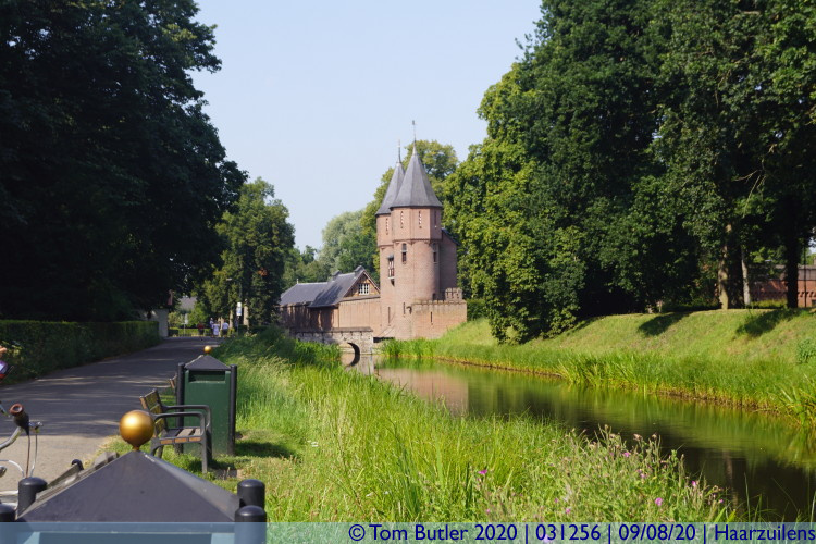 Photo ID: 031256, Approaching the gatehouse, Haarzuilens, Netherlands