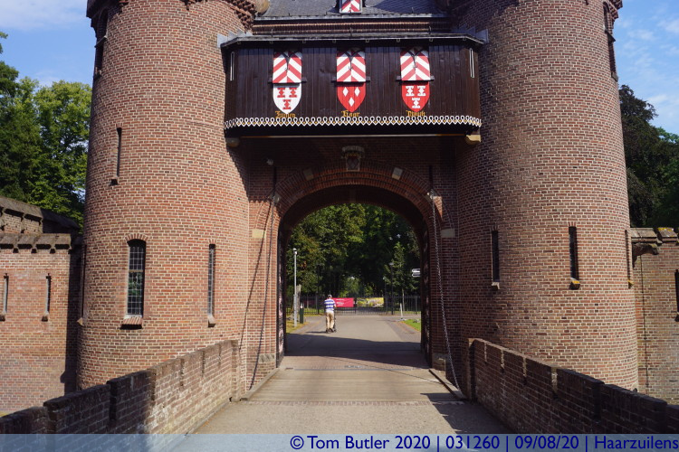 Photo ID: 031260, Entering the castle grounds, Haarzuilens, Netherlands