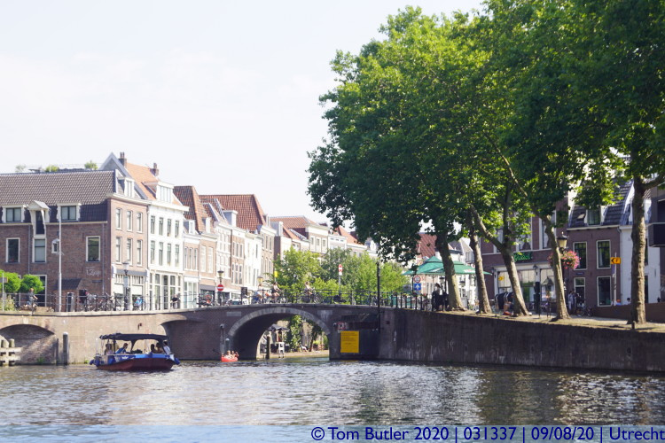 Photo ID: 031337, Canal junction, Utrecht, Netherlands