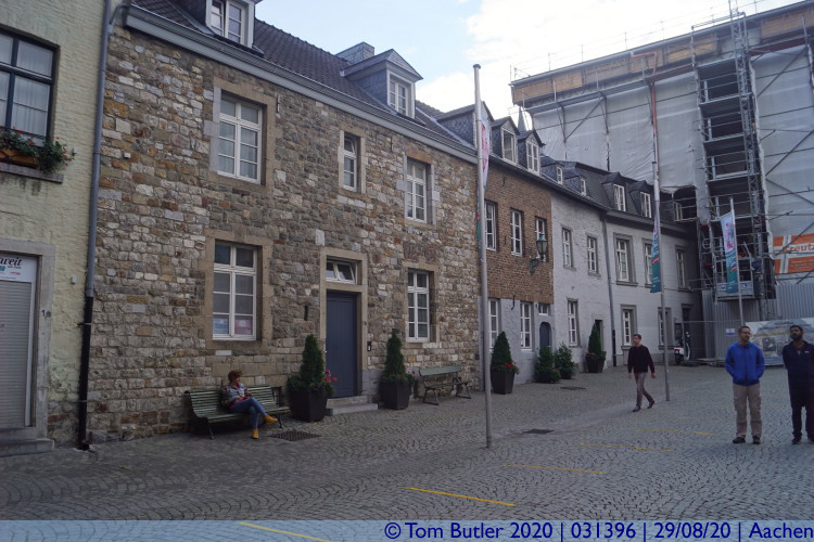 Photo ID: 031396, Dom hof, Aachen, Germany