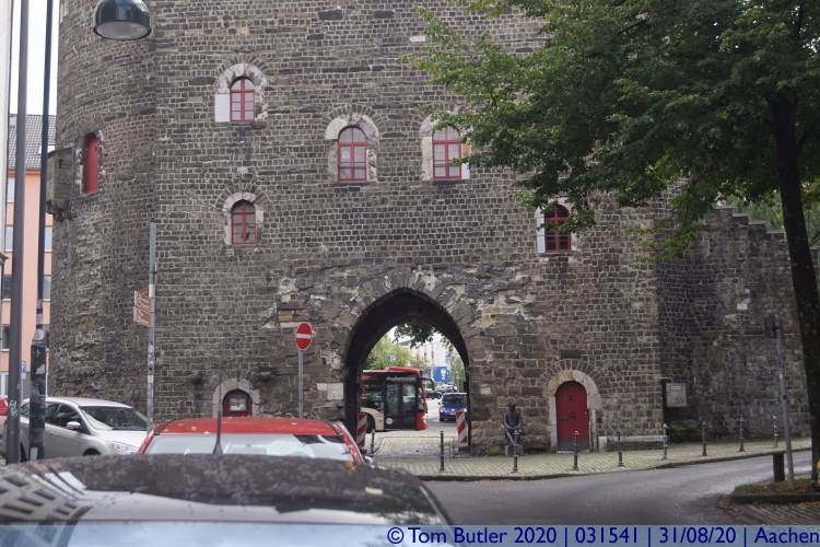Photo ID: 031541, Looking through the gateway, Aachen, Germany