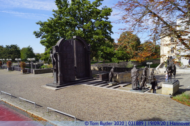 Photo ID: 031889, Gttingen Seven Monument, Hannover, Germany