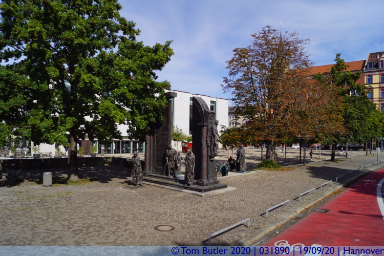 Photo ID: 031890, Denkmal der Gttinger Sieben, Hannover, Germany