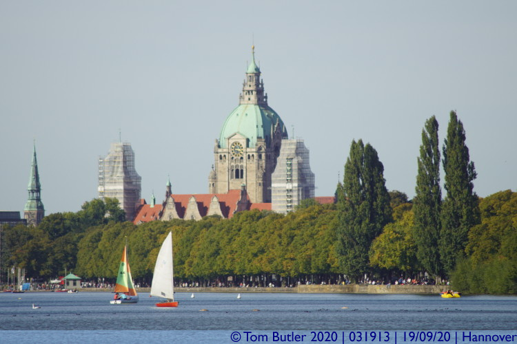 Photo ID: 031913, New Town Hall and Maschsee, Hannover, Germany