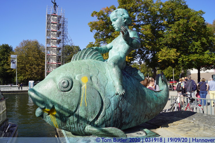 Photo ID: 031918, Putte and Fish sculpture, Hannover, Germany