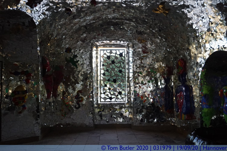 Photo ID: 031979, Grotte von Niki de Saint Phalle, Hannover, Germany