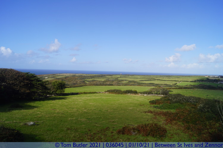 Photo ID: 036045, Fields and sea, Between St Ives and Zennor, Cornwall