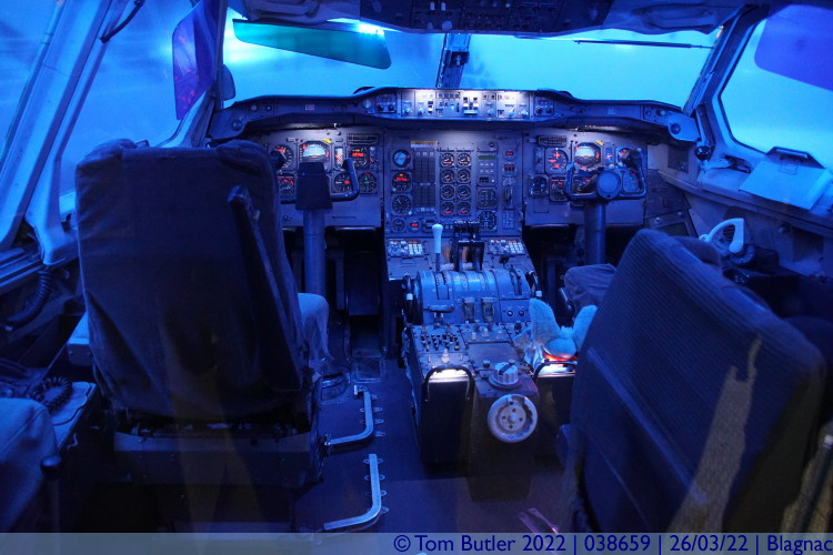 Photo ID: 038659, A300 Cockpit, Blagnac, France
