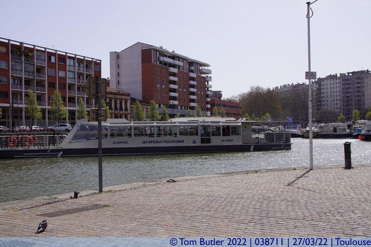 Photo ID: 038711, Boat manoeuvring into place, Toulouse, France