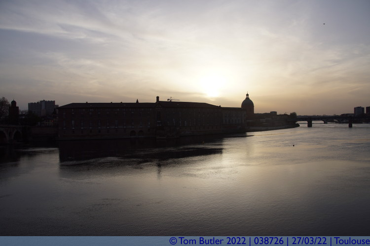 Photo ID: 038726, Looking across The Garonne, Toulouse, France