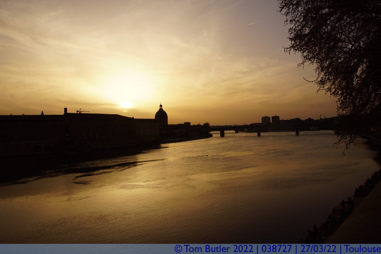 Photo ID: 038727, Sunset over La Ville Rose, Toulouse, France