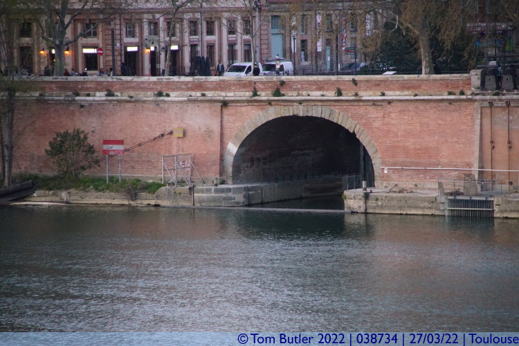 Photo ID: 038734, Entrance to the Canal de Brienne, Toulouse, France