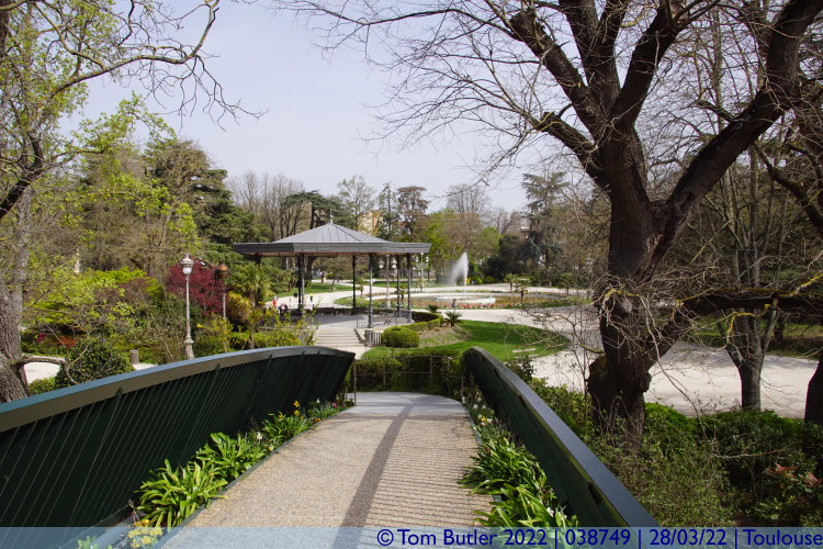 Photo ID: 038749, Grand Rond Garden from the link bridge, Toulouse, France