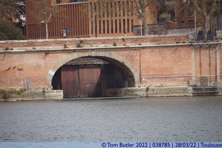 Photo ID: 038785, Entrance to the Canal de Brienne, Toulouse, France