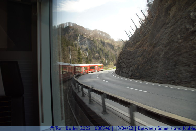 Photo ID: 038946, Tight turns, Between Schiers and Kblis, Switzerland