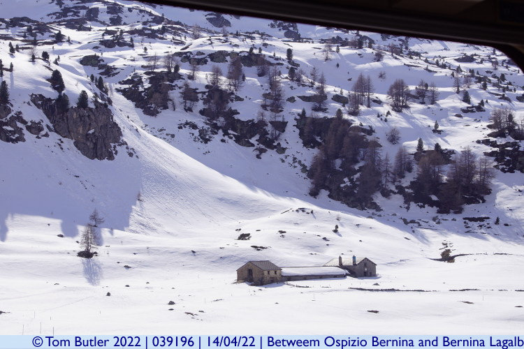 Photo ID: 039196, Lodge and mountain, Between Ospizio Bernina and Bernina Lagalb, Switzerland