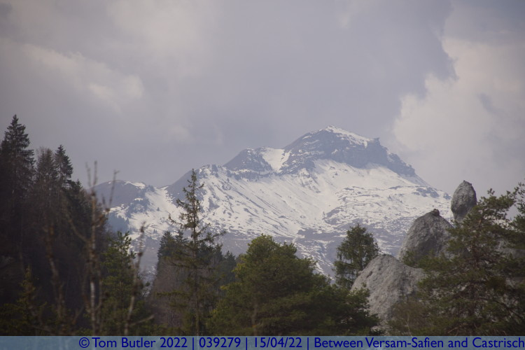 Photo ID: 039279, Peaks in the distance, Between Versam-Safien and Castrisch, Switzerland