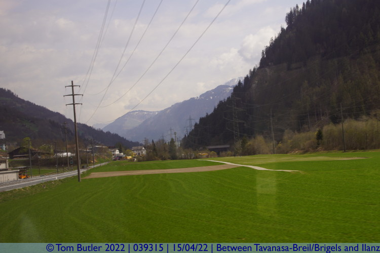 Photo ID: 039315, Heading down the valley, Between Tavanasa-Breil/Brigels and Ilanz, Switzerland