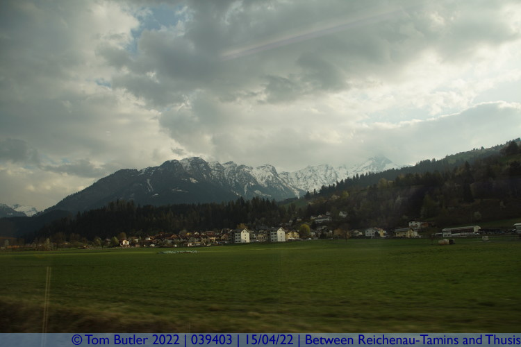 Photo ID: 039403, Mountains in the distance, Between Reichenau-Tamins and Thusis, Switzerland