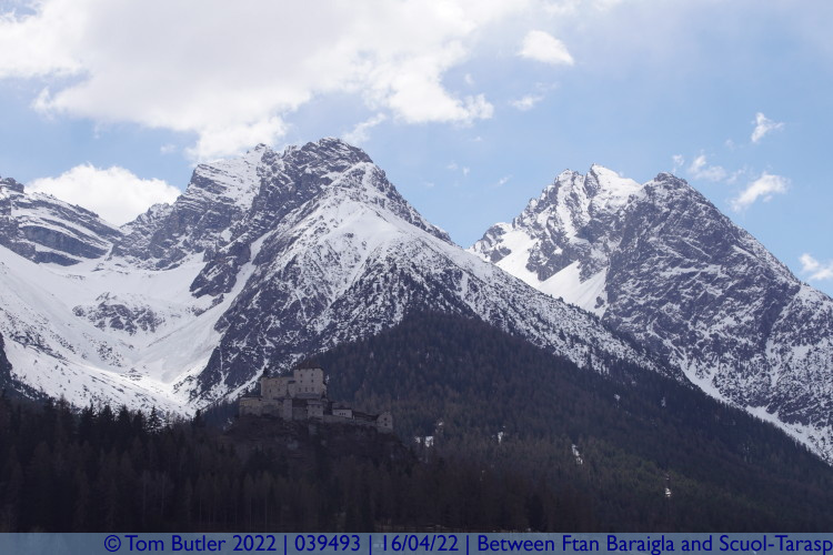 Photo ID: 039493, Peaks and Castle, Between Ftan Baraigla and Scuol-Tarasp, Switzerland