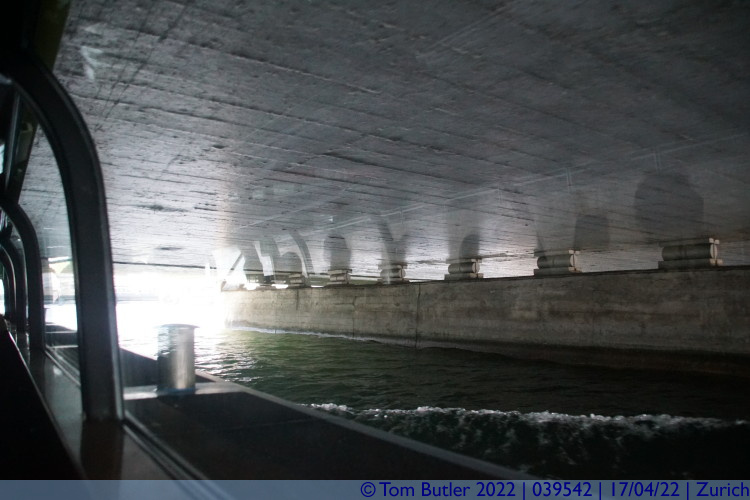 Photo ID: 039542, Tight fit under the bridge, Zurich, Switzerland