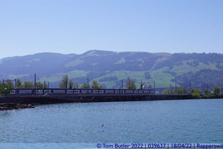 Photo ID: 039637, Train crosses Lake Zurich, Rapperswil, Switzerland