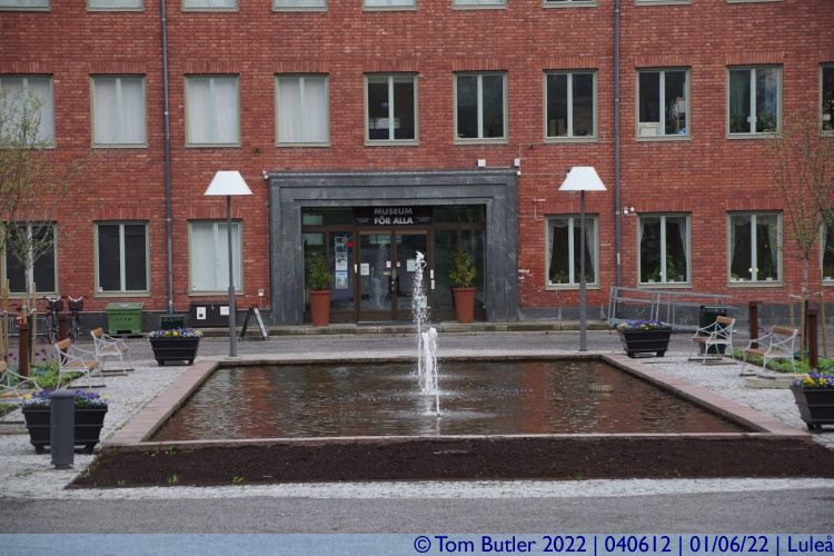 Photo ID: 040612, Museum and fountains, Lule, Sweden