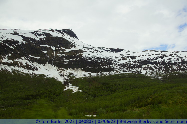 Photo ID: 040807, Snow-capped peaks, Between Bjerkvik and Setermoen, Norway