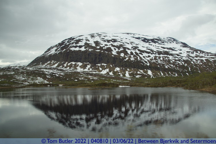 Photo ID: 040810, Mountain and lake, Between Bjerkvik and Setermoen, Norway