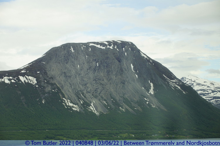 Photo ID: 040848, Mountain on the edge of Nordkjosbotn, Between Tmmerelv and Nordkjosbotn, Norway