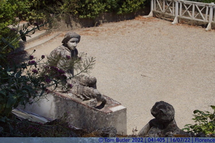Photo ID: 041405, Statues at the bottom of the garden, Florence, Italy