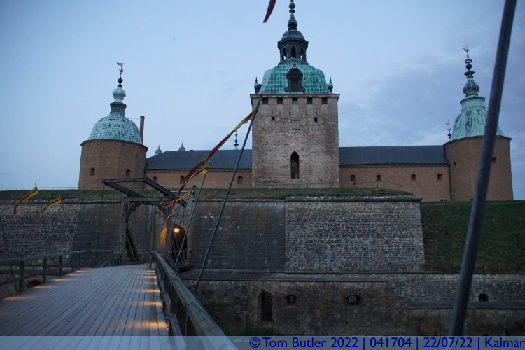 Photo ID: 041704, Approaching the castle at dusk, Kalmar, Sweden